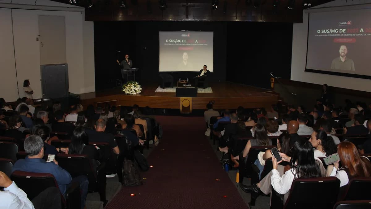 Alexandre Kalil, Mateus Simões, Gabriel Azevedo e Luís Eduardo Falcão: gestores municipais de saúde escutam propostas para a saúde pública do estado em evento do Cosems-MG